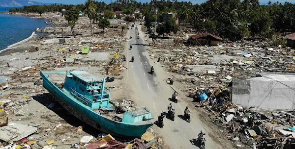 Ινδονησία: Νέα ισχυρή σεισμική δόνηση προκαλεί πανικό μετά το τσουνάμι
