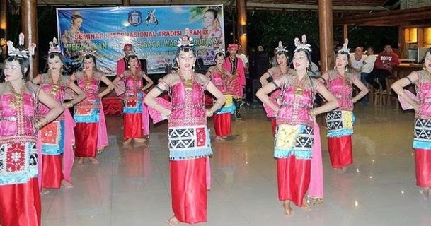 GADIS BUGIS: Lirik Lagu Daerah Sulawesi Tenggara