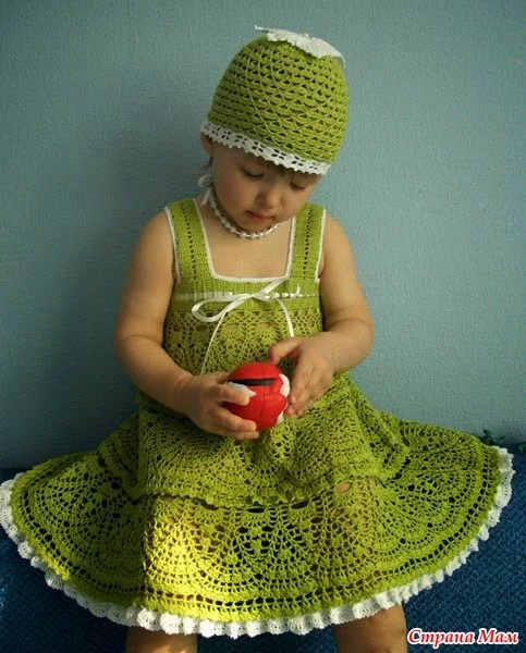 Vestido y gorro para niña tejido al crochet con patrones y esquemas gratis