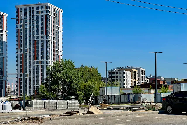 Каширский проезд, строящийся жилой комплекс «Life-Варшавская» – бывшая территория Москворецкой плодоовощной базы