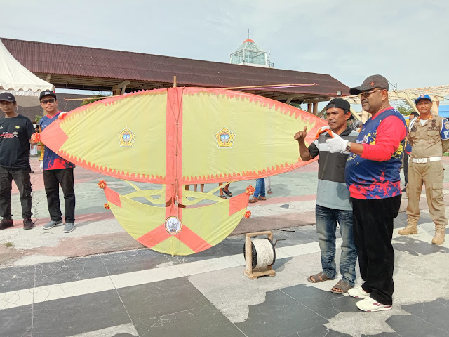 Bupati Karimun Menghadiri Lomba Gasing dan Layang-Layang