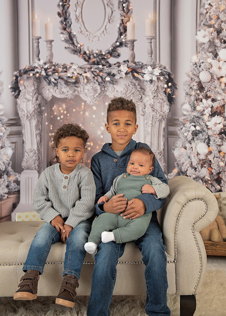 2023 Christmas Mini sessions formal white set DeKalb Sycamore Rockford Geneva