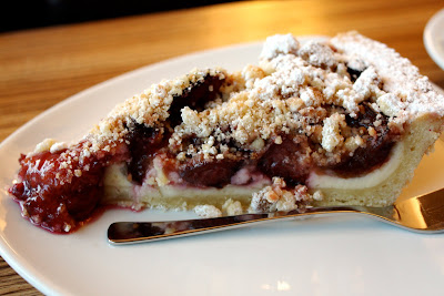 BagCo Charlottenburg Berlin plum streusel