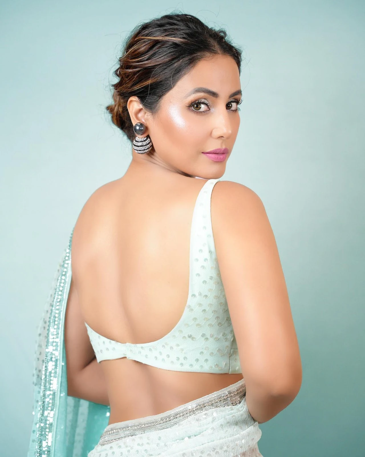 Hina Khan backless white saree hot actress