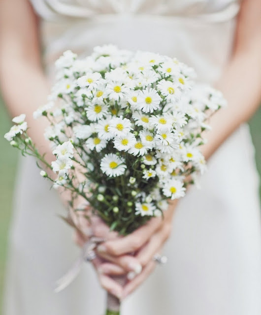 http://www.lomejorenbodas.com/flores-para-el-ramo-y-sus-significados/