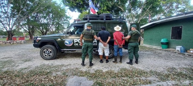 Policía de Fronteras detiene a nicaragüense armado y a costarricense con sentencia por homicidio quien lo transportaba