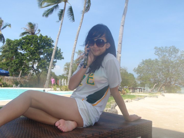 Model  Indonesia  Gadis Cantik  di  pantai 