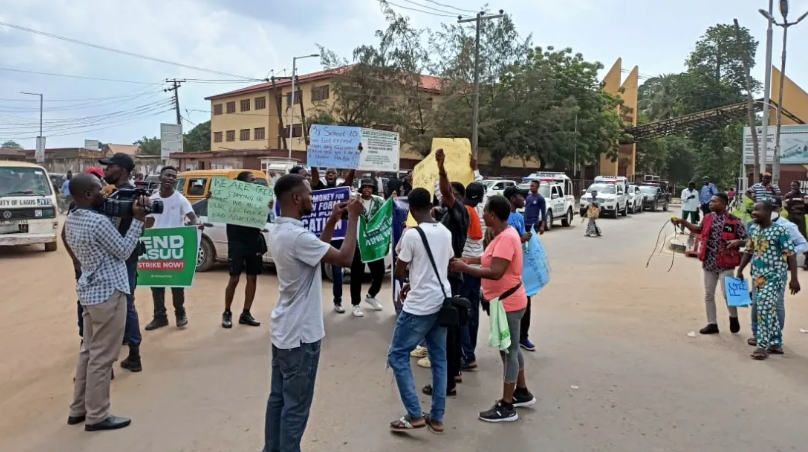 UNILAG Students Protest Over ASUU Strike