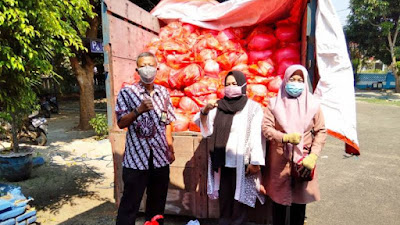 Pemkab Serang Bagikan Ribuan Paket Sembako untuk Warga yang Isoman 