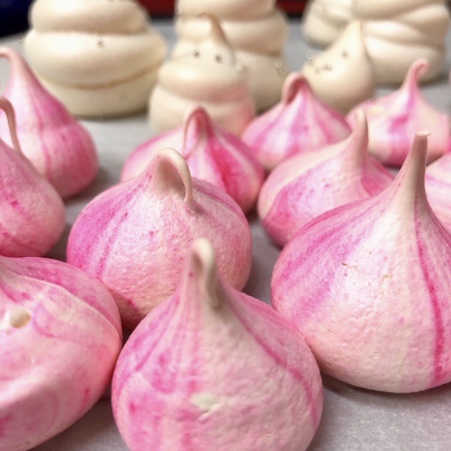 Let's Meringue Together! , meringues, how to make meringues, meringues recipe, the cookie couture on Pinterest, Pinterest tv, Pinterest Immersive, Immersive art, baking meringues, Mexican canidies,