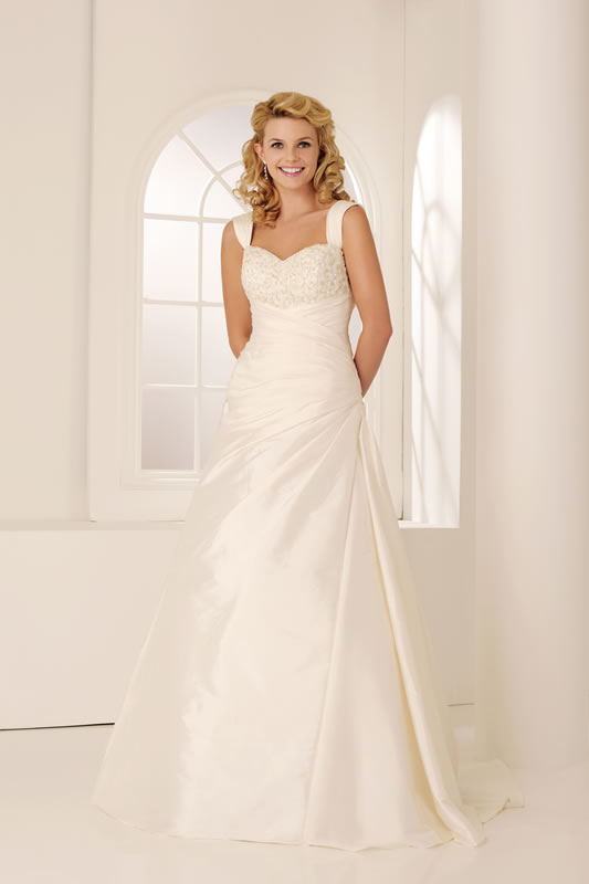 The Veromia  2013 Wedding  Dress  Collection