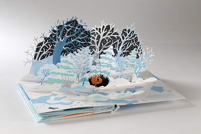 Neige, livre pour enfant en pop-up, sur l'hiver, la neige, les renards, l'hibernation, de Elena Selena, Editions Gallimard Jeunesse - Sélection des meilleurs albums jeunesse sur l'hiver et la neige, par Comptines et Belles Histoires