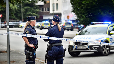 الحكومة السويدية : تفتيش المسافرين الأجانب دون الاشتباه بجريمة