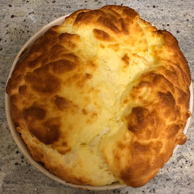 Soufflé au fromage fait avec du comté