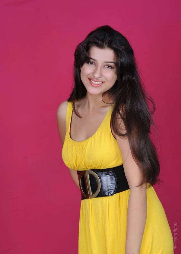 Madhurima Hot Photoshoot Pics in Yellow Dress