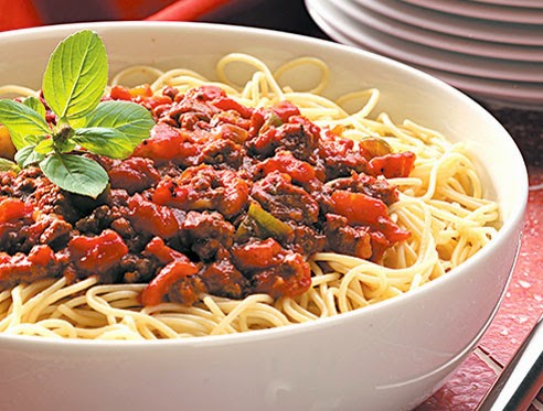 Spaghete cu sos de rosii (un preparat clasic)