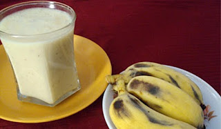 عصير الموز باللبن وجوز الهند