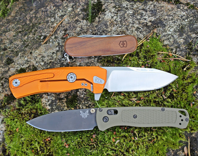 Victorinox Evo Wood 14, Lionsteel Rok, Benchmade Bugout