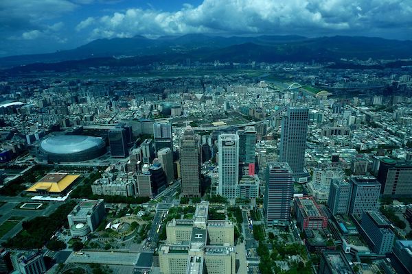 欣葉（シンイエ）レストランの一般席は台北松山空港方面を向いている