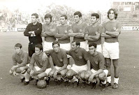 C. D. MÁLAGA - Málaga, España - Temporada 1970-71 - Deusto, Vilanova, Montero, Martinez, Monreal y Viberti; Aragón, Conejo, Álvarez, Migueli y Bua - R. C. D. ESPAÑOL DE BARCELONA 1 (Solsona) C. D. MÁLAGA 1 (Vilanova) - 11/10/1970 - Liga de 1ª División, jornada 5 - Barcelona, estadio de Sarría - El C. D. Málaga se clasificó 9º en la liga, con el húngaro Janos Kalmar de entrenador