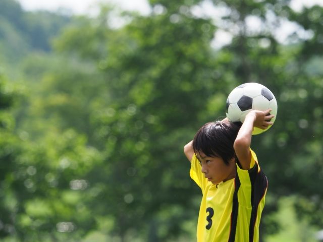 二人一組でボールを投げて行う基礎練習メニュー 陸トトのジュニアサッカートレーニング日記