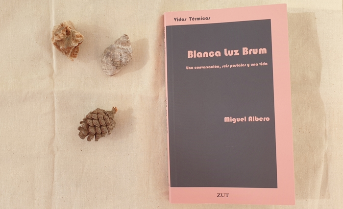 Reseña de «Blanca Luz Brum. Una conversación, seis postales y una vida» de Miguel Albero (Ediciones Zut)