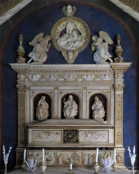 Marble altar by  Benedetto da Maiano, Chapel of San Bartolo, Church of Sant'Agostino, Piazza Sant'Agostino, San Gimignano