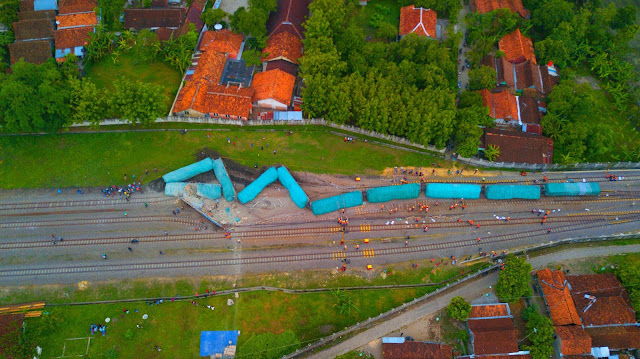 Kereta Semen Anjlok Di Doplang 120 Perjalanan Kereta Api