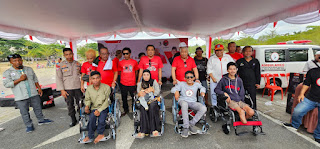 Buat Semringah Warga di Car Free Day Kota Praya, Rachmat Hidayat Beri Bantuan Sarapan Gratis, Mobil Ambulans, Kursi Roda Elektrik, dan Santuni Anak Yatim