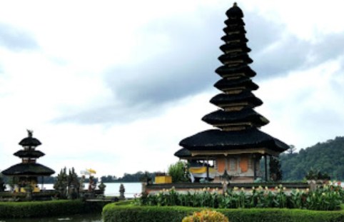 Pura Ulun danu yang berada di hulu danau beratan bedugul