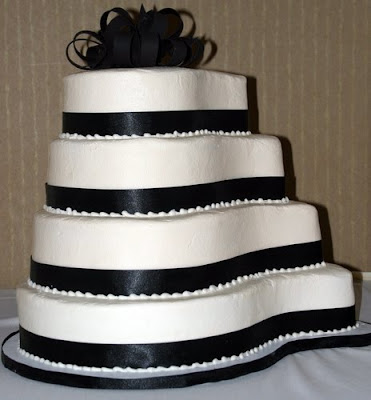 wedding cakes black and white with ribbon