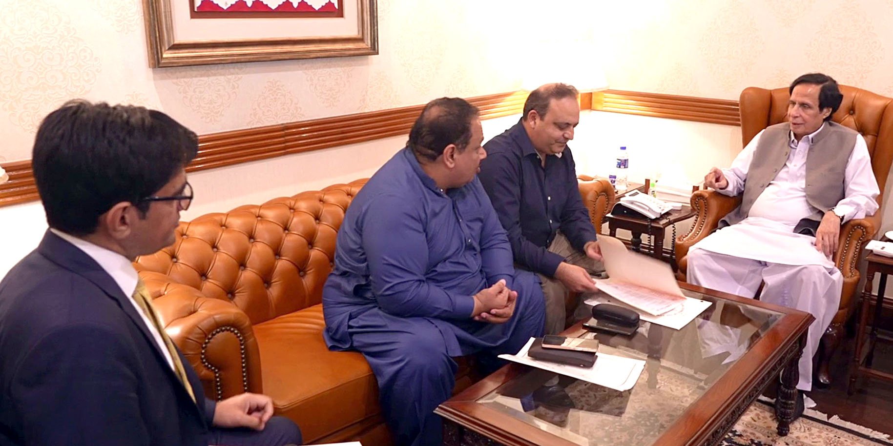 President of Lahore Press Club meeting with Punjab Chief Minister Chaudhry Pervez Elahi