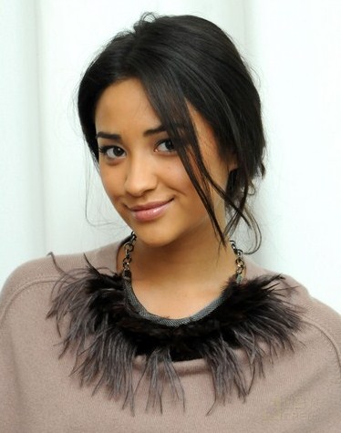 Shay Mitchell was spotted at the Berri Goldfarb showroom in Beverly Hills 