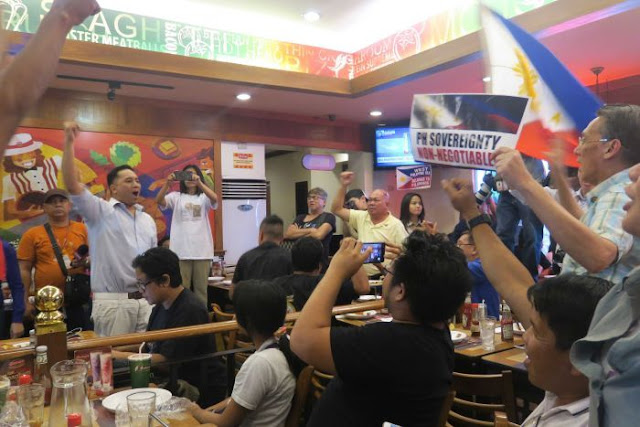 PHOTO: Philippines celebrates its win in the International Court of Arbitration. (Ben Bohane)