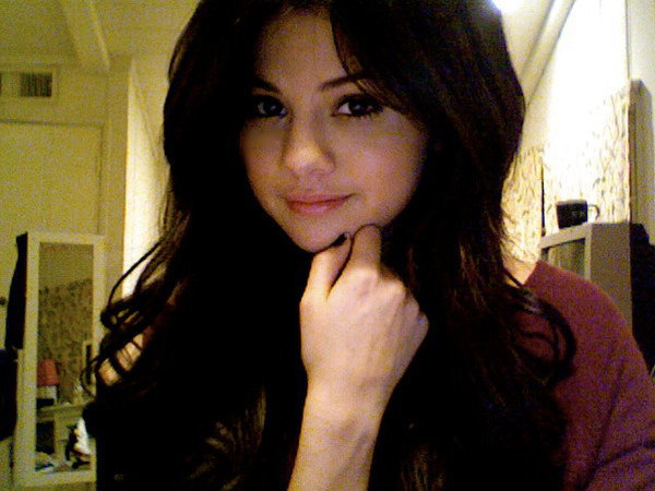 selena gomez eyebrows. selena gomez cutest.