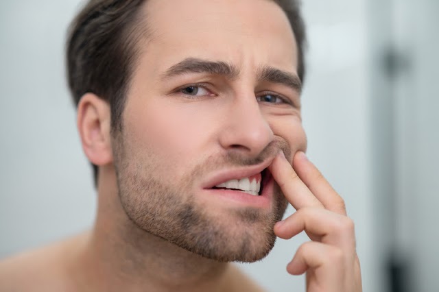 Veja as causas da afta na boca e como tratar