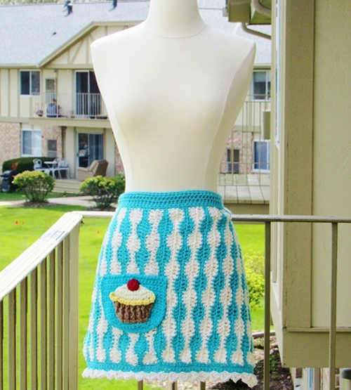 Baker's Apron with Jumbo Cupcake Applique - Free Pattern