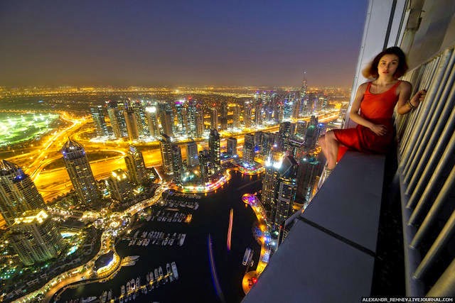 15 Most Amazing Selfies From World's Tallest Building Ever 