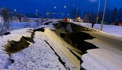  Στις 30 Νοεμβρίου, ένας ισχυρός σεισμός μεγέθους 7 της κλίμακας Ρίχτερ συγκλόνισε το Anchorage , τη μεγαλύτερη πόλη της Αλάσκας με πληθυσμό...
