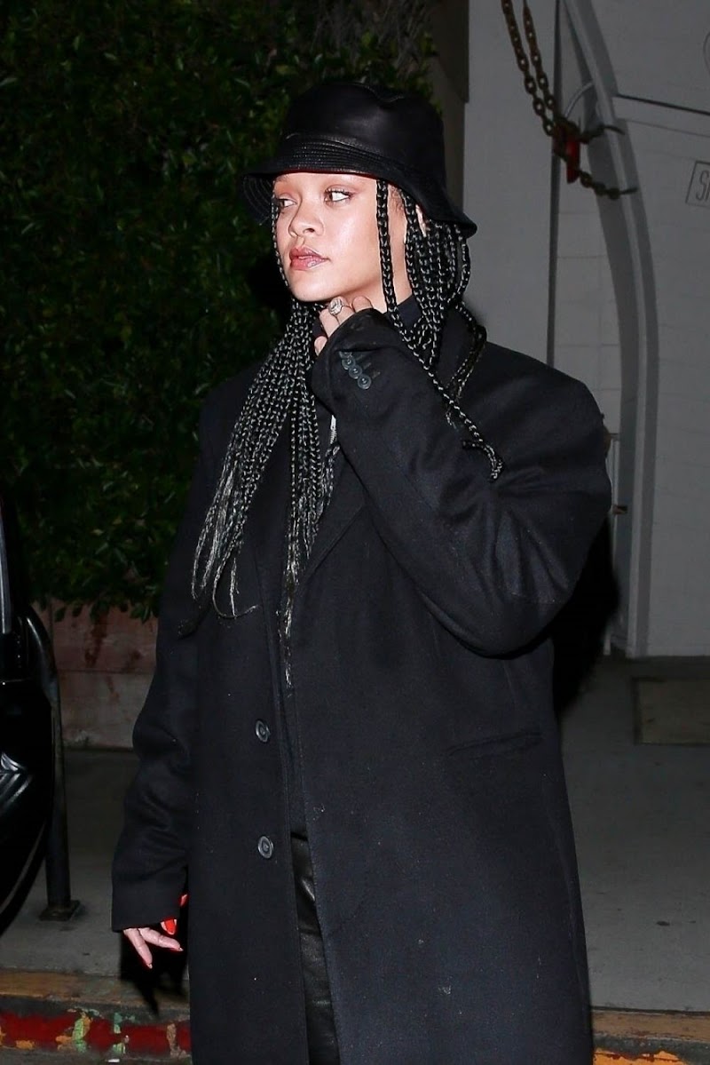 Rihanna  Out for Dinner in Santa Monica 7 Nov-2020