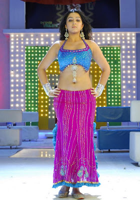 tollywood-actress-charmi-in-blouse-still-navel-show-photos+123actressphotosgallery.com