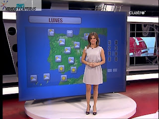 ELENA MIÑAMBRES, Vestido gris, enseñando piernas, guapisima (14.11.10)