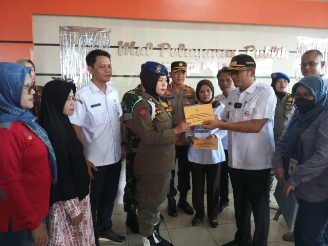 Kemensos Salurkan Bantuan Untuk Korban Kebakaran di Gunung Pangilun dan Anggota Satpol PP Kota Padang Korban Ledakan Tabung Gas