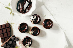 double chocolate crème fraîche cupcakes