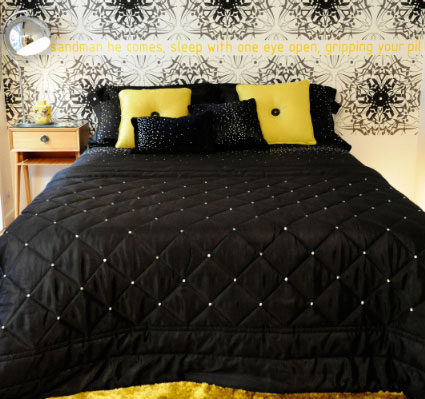 DORMITORIO AMARILLO NEGRO Y BLANCO ESTILO LOFT DE NEW YORK KYLIE MINOGUE via www.dormitorios.blogspot.com