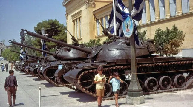 34 έγχρωμες φωτογραφίες της «φτωχής» Αθήνας του 1968-1970