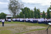 Anggota Satlantas Polres Pijay Menjadi Pembina Upacara, Ini Penyampaiannya Kepada Siswa Sekolah