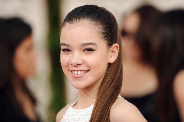 golden globes hailee steinfeld. Hailee Steinfeld was on-hand