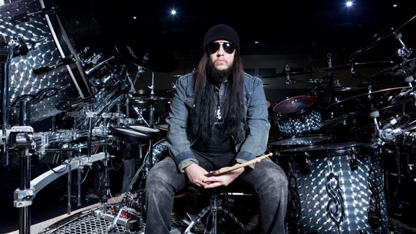 Joey Jordison, membro fundador ex-baterista do Slipknot, morre aos 46 anos