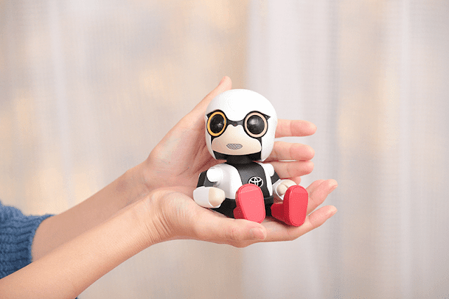 トヨタが手のひらサイズの小型ロボット「KIROBO mini」を全国発売！39800円